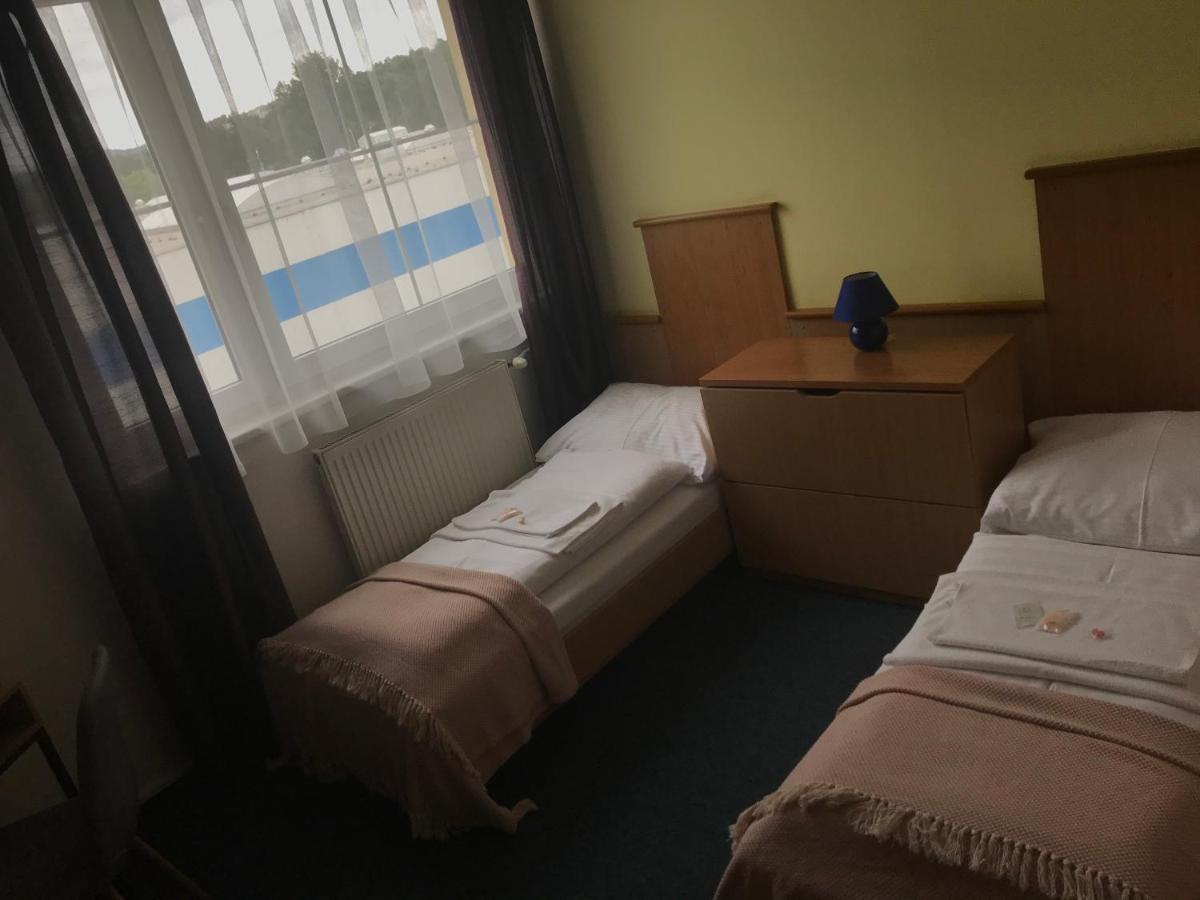 Garni G Hotel Жилина Экстерьер фото