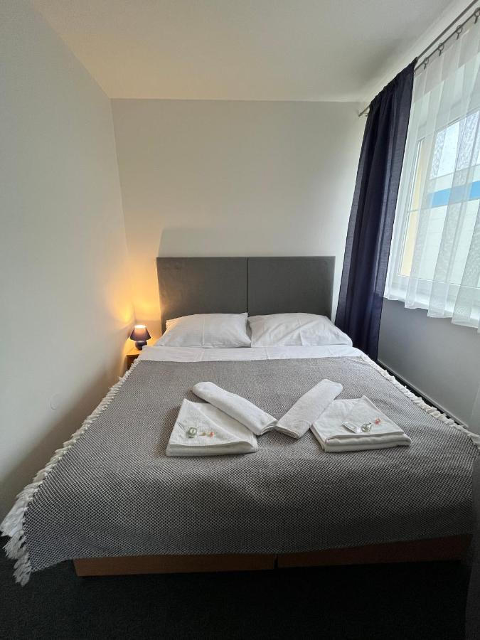 Garni G Hotel Жилина Экстерьер фото