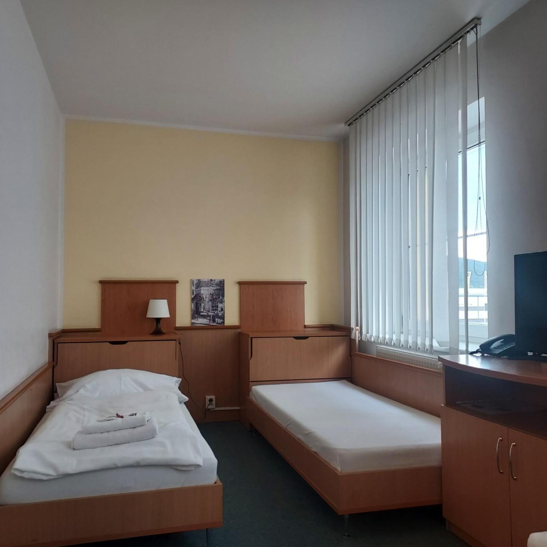 Garni G Hotel Жилина Экстерьер фото