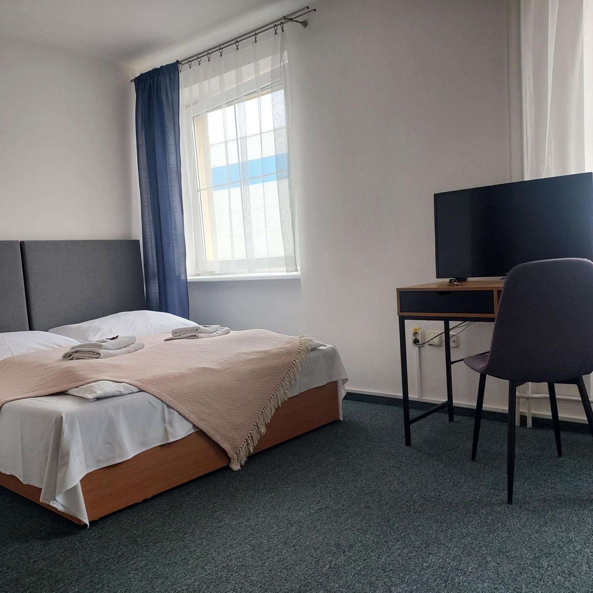 Garni G Hotel Жилина Экстерьер фото