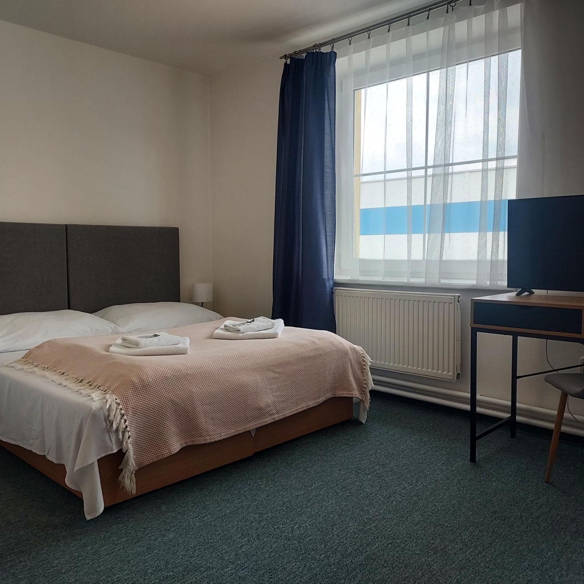 Garni G Hotel Жилина Экстерьер фото