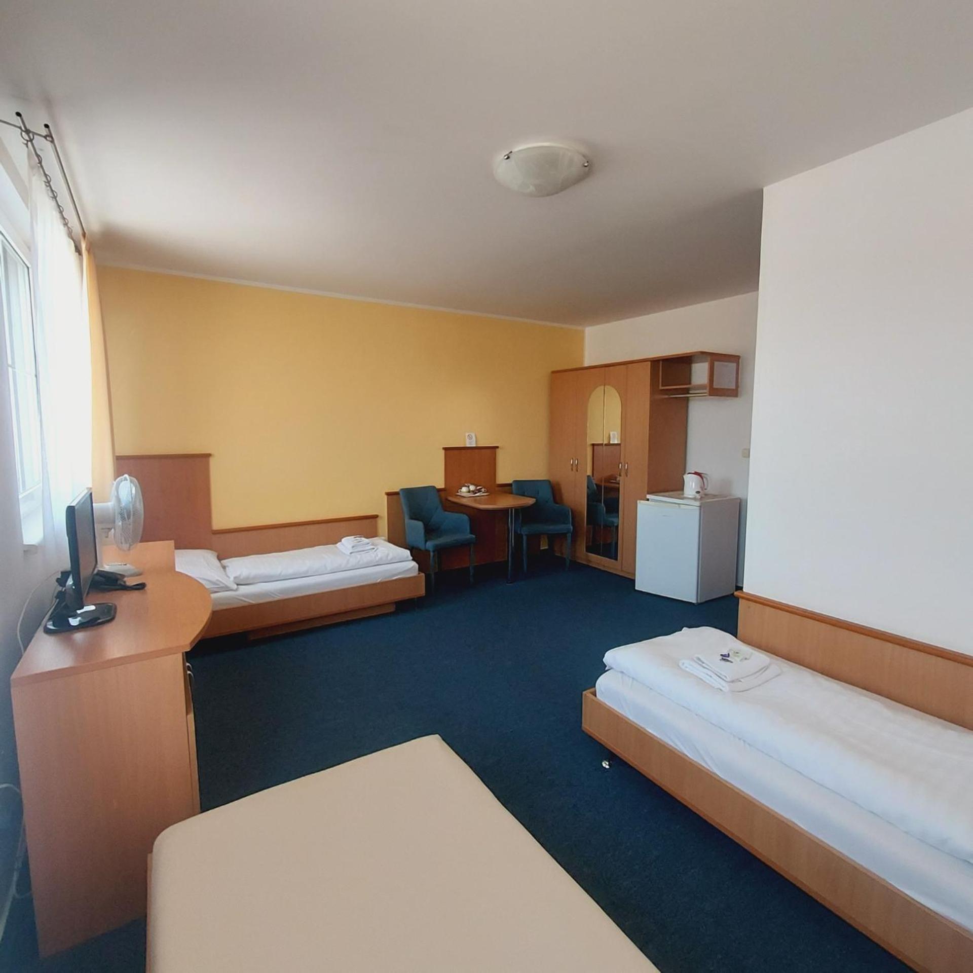 Garni G Hotel Жилина Экстерьер фото