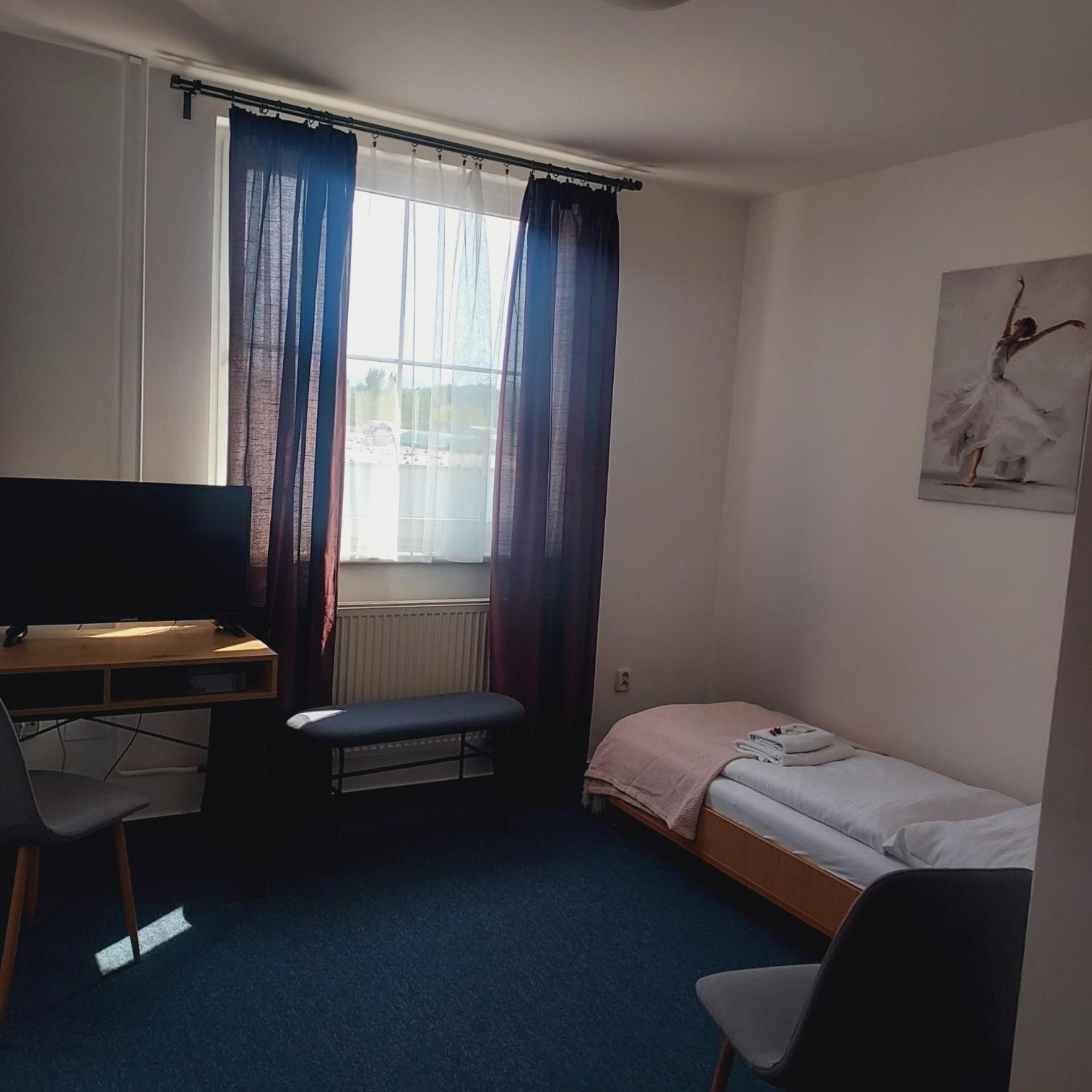 Garni G Hotel Жилина Экстерьер фото