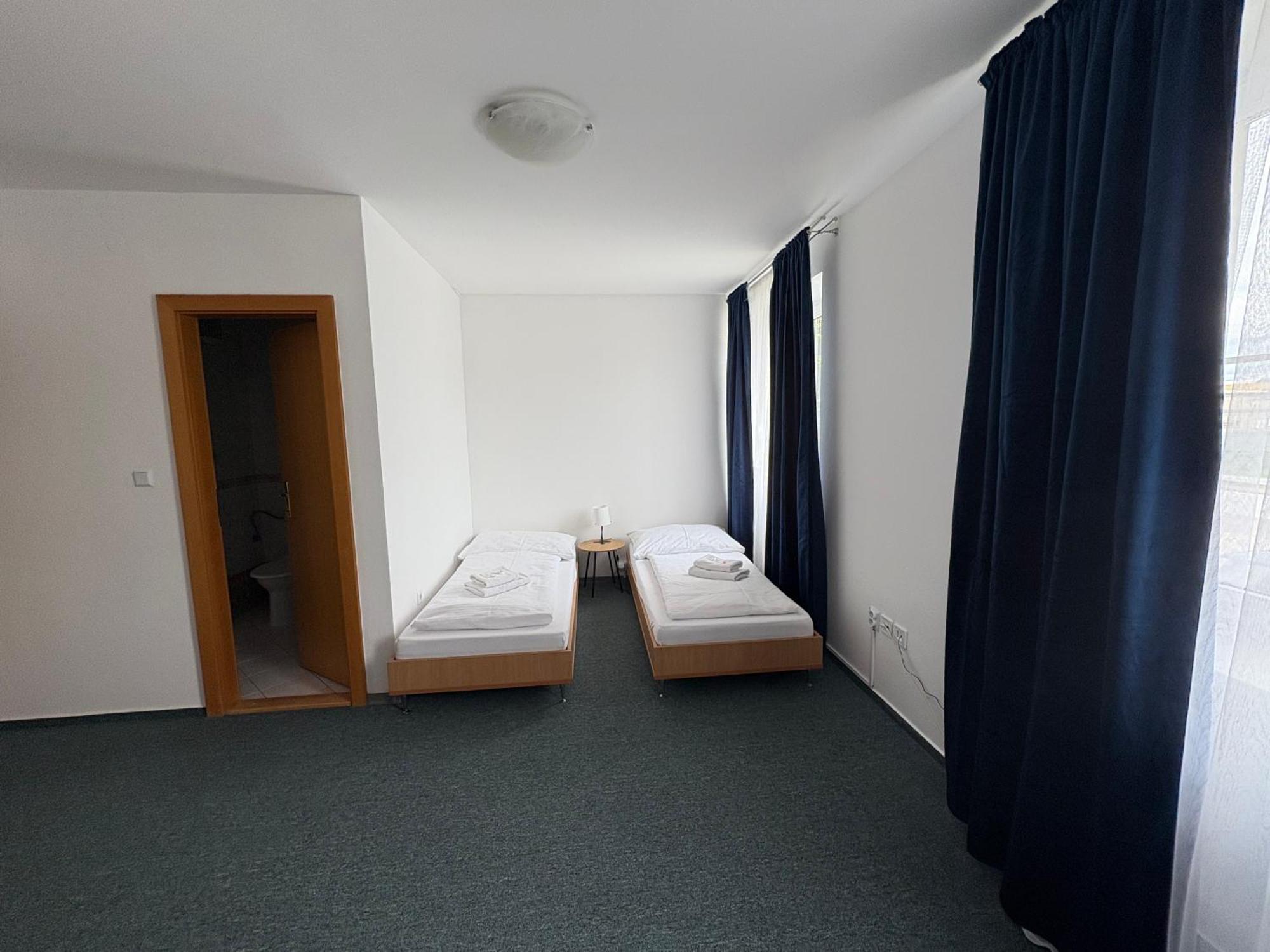 Garni G Hotel Жилина Экстерьер фото